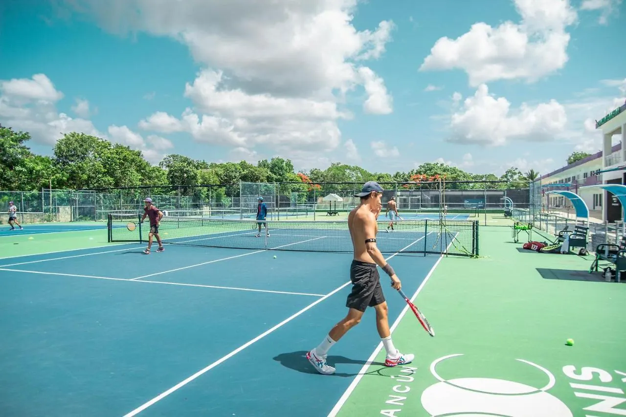 Cancun Tennis Inn 4*,